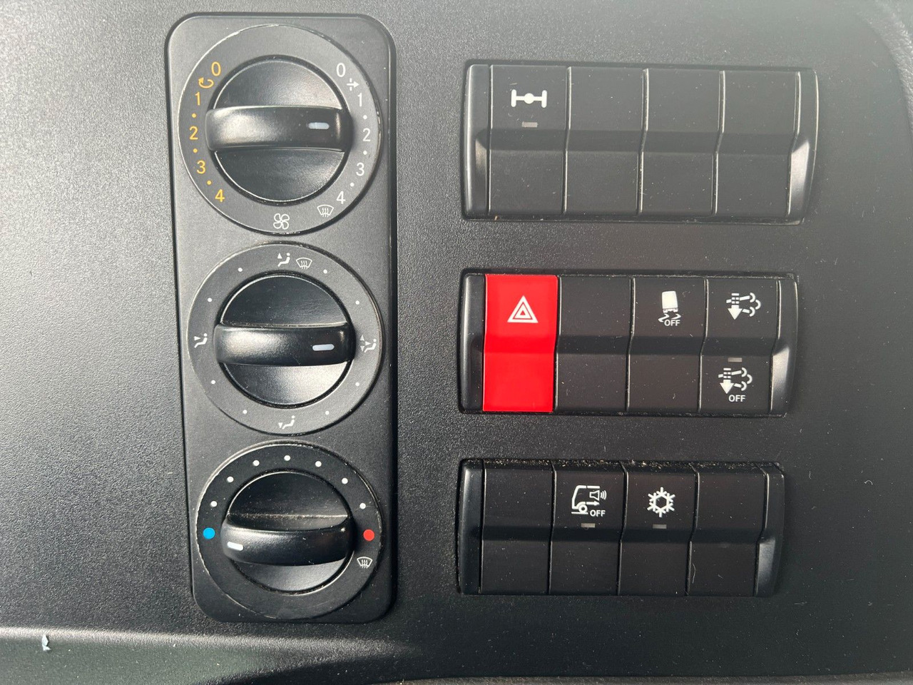 Лизинг на  Mercedes-Benz Atego 8.21 Kühlkoffer LBW | Klima | Tempo | Dif Mercedes-Benz Atego 8.21 Kühlkoffer LBW | Klima | Tempo | Dif: слика 11
