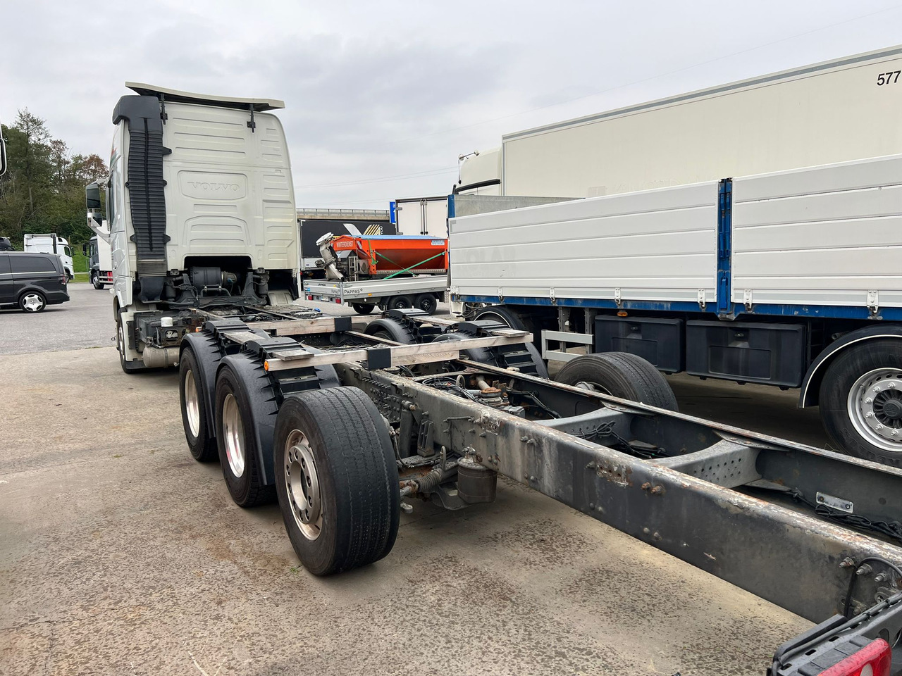 VOLVO FH 540 8x4 Fahrgestell - Камион со кабинска шасија: слика 3 VOLVO FH 540 8x4 Fahrgestell - Камион со кабинска шасија: слика 3