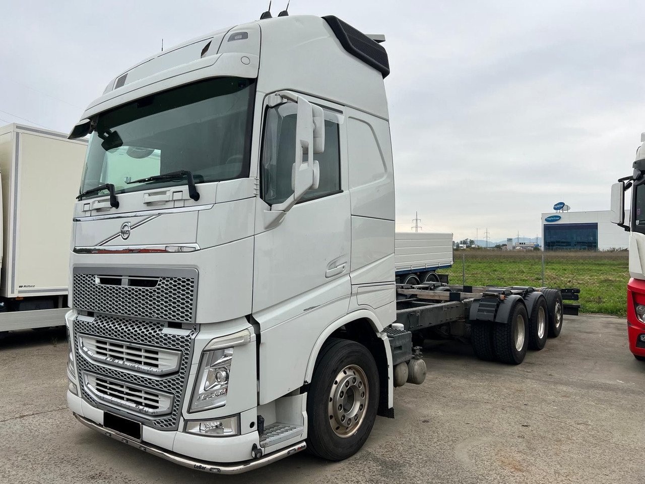 VOLVO FH 540 8x4 Fahrgestell - Камион со кабинска шасија: слика 1 VOLVO FH 540 8x4 Fahrgestell - Камион со кабинска шасија: слика 1