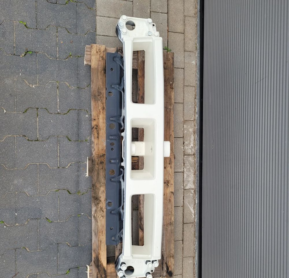 BELKA ZDERZAK VOLVO FMX ORYGINAŁ 21718915 CHWALIM116 - Браник за Камион: слика 1 BELKA ZDERZAK VOLVO FMX ORYGINAŁ 21718915 CHWALIM116 - Браник за Камион: слика 1