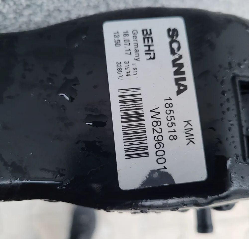 CHŁODNICA WODY SCANIA R 1855518 ORYGINAŁ SZCZELNE - Радијатор за Камион: слика 3 CHŁODNICA WODY SCANIA R 1855518 ORYGINAŁ SZCZELNE - Радијатор за Камион: слика 3