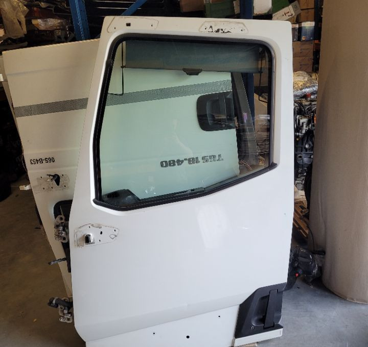 DRZWI LEWE RENAULT RANGE T GAMA - Врата и делови за Камион: слика 1 DRZWI LEWE RENAULT RANGE T GAMA - Врата и делови за Камион: слика 1