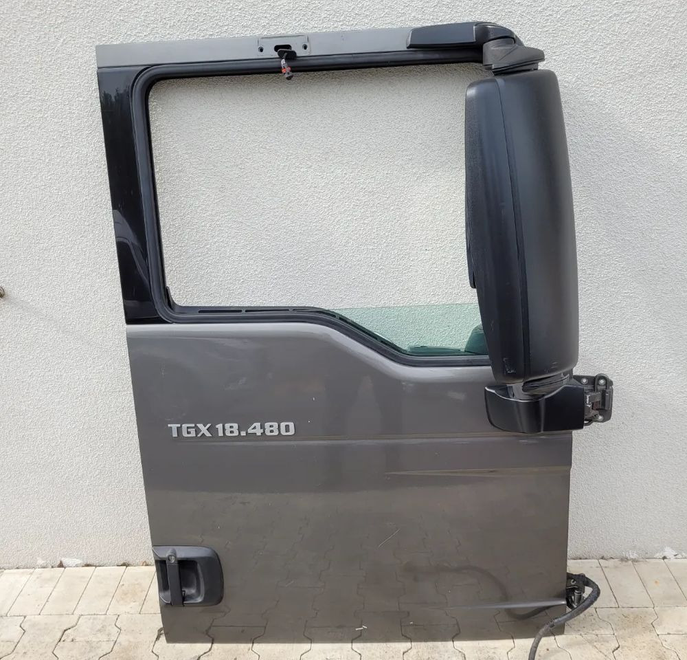 DRZWI MAN TGX PRAWE  EURO6 - Врата и делови за Камион: слика 1 DRZWI MAN TGX PRAWE  EURO6 - Врата и делови за Камион: слика 1
