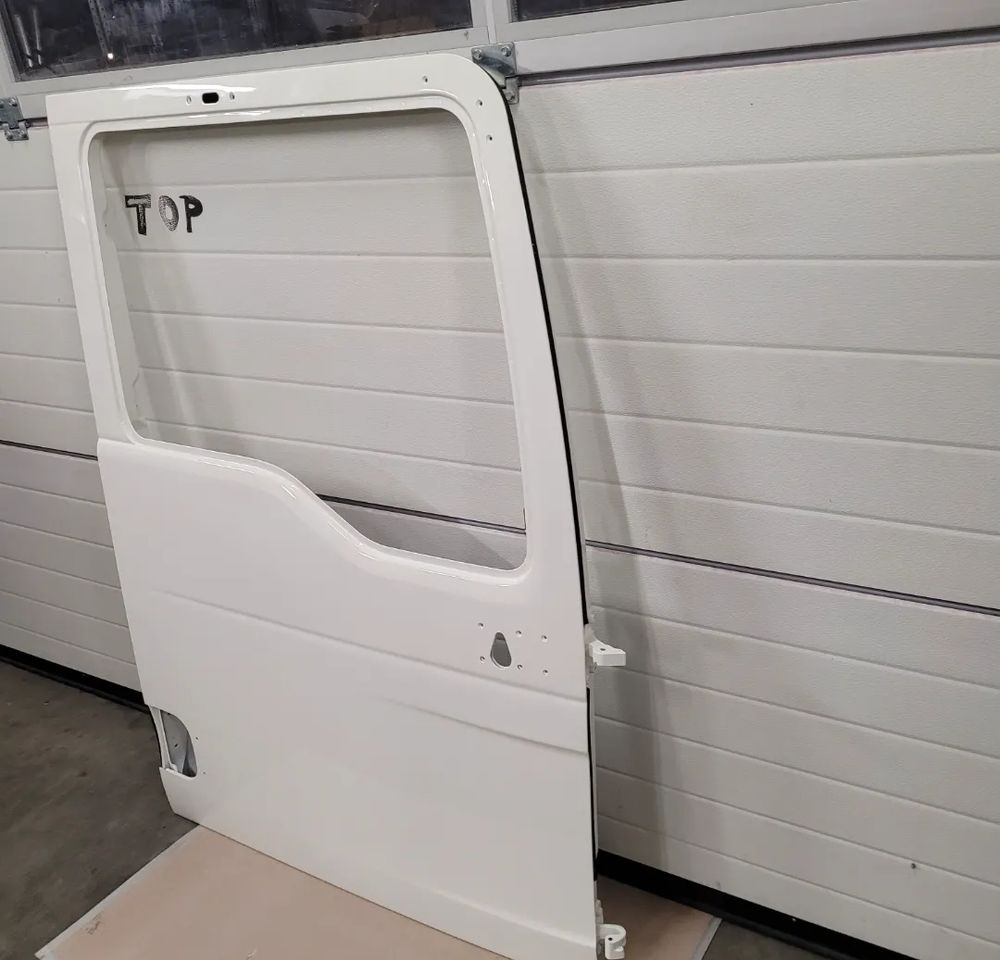 DRZWI PRAWE MAN TGX RAL 9010 ORYGINAŁ - Врата и делови за Камион: слика 3 DRZWI PRAWE MAN TGX RAL 9010 ORYGINAŁ - Врата и делови за Камион: слика 3