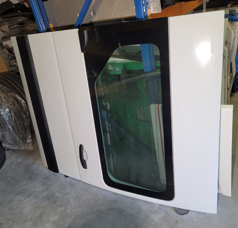 DRZWI RENAULT MASTER PRZESUWNE BOCZNE. - Врата и делови за Комбе: слика 1 DRZWI RENAULT MASTER PRZESUWNE BOCZNE. - Врата и делови за Комбе: слика 1