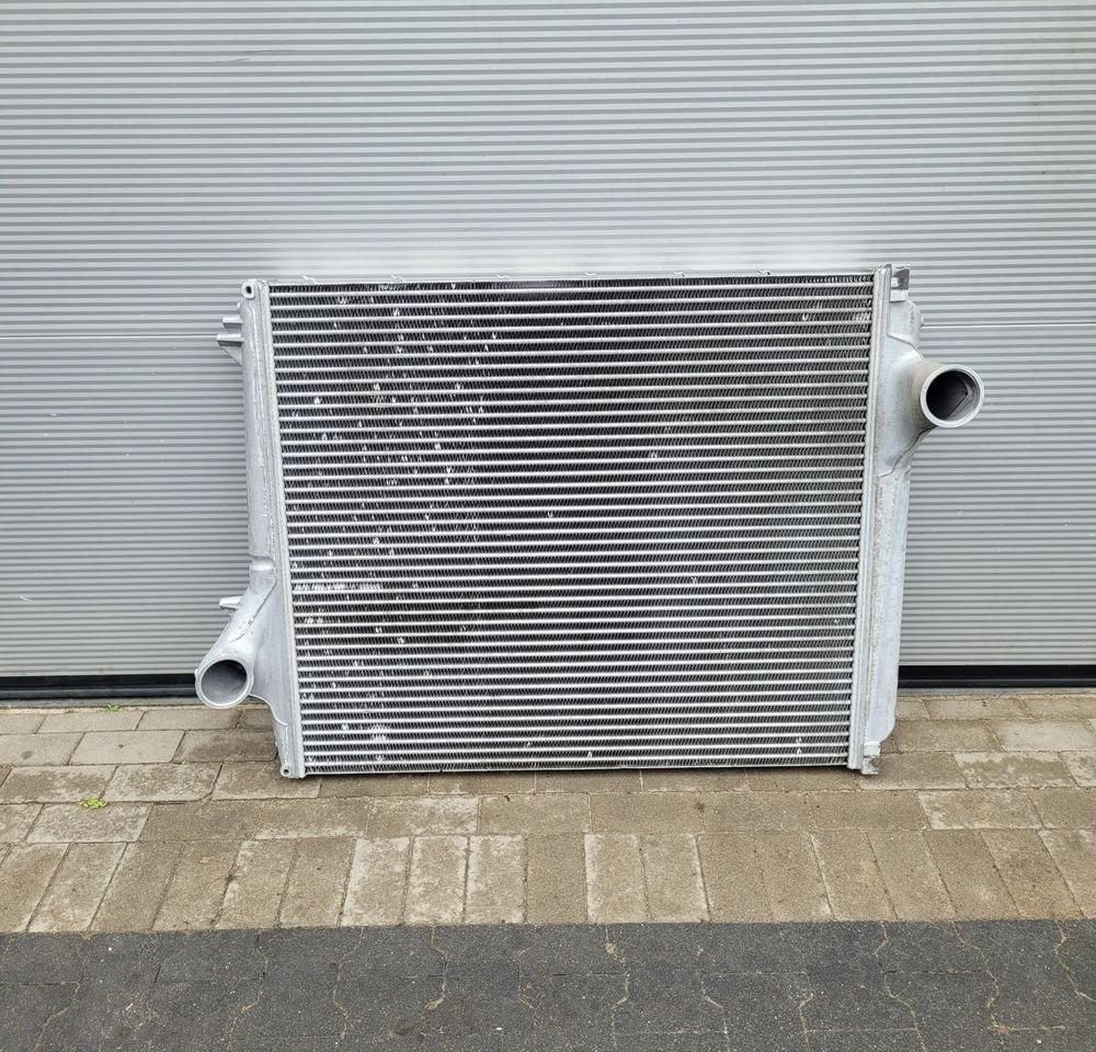INTERCOOLER VOLVO FH4 ORYGINAŁ 21631996 SZCZELNY 2021R - Интеркулер за Камион: слика 1 INTERCOOLER VOLVO FH4 ORYGINAŁ 21631996 SZCZELNY 2021R - Интеркулер за Камион: слика 1