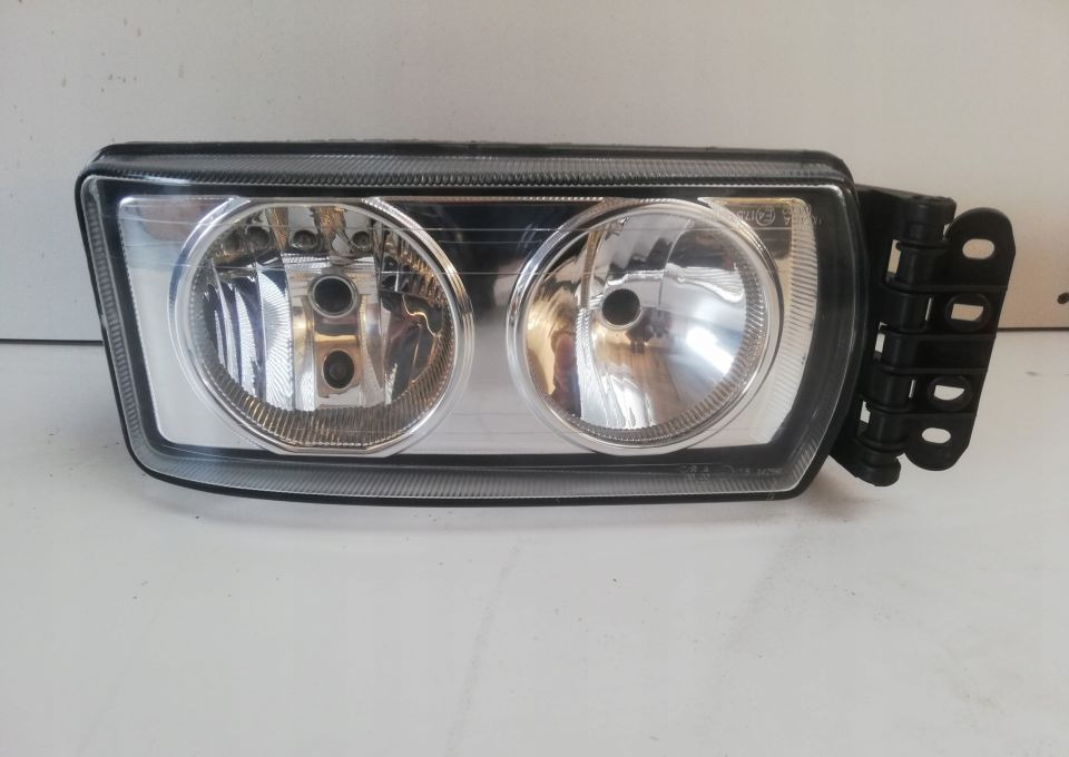 LAMPA IVECO EUROCARGO STRALIS NOWA LIFT RH - Предни светла за Камион: слика 1 LAMPA IVECO EUROCARGO STRALIS NOWA LIFT RH - Предни светла за Камион: слика 1