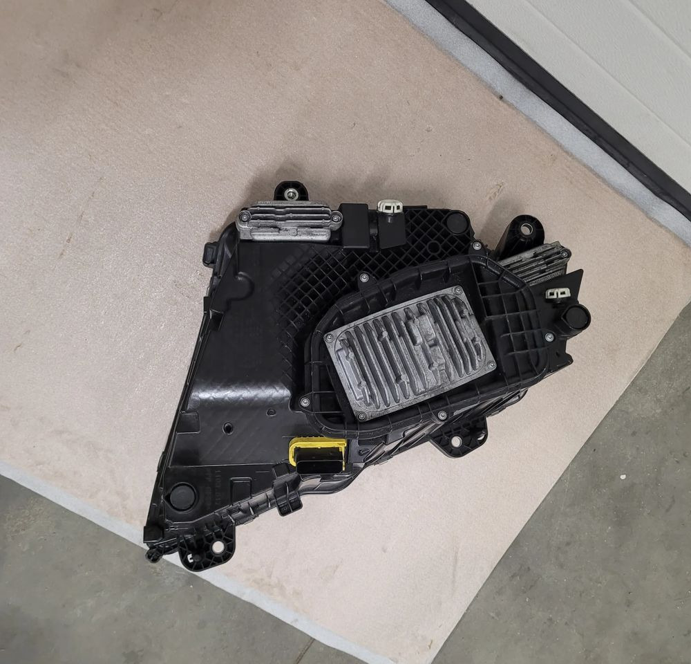 LAMPA LED VOLVO FH5 ORYGINAŁ LH. 23752680 - Светло/ Осветлување за Камион: слика 2 LAMPA LED VOLVO FH5 ORYGINAŁ LH. 23752680 - Светло/ Осветлување за Камион: слика 2