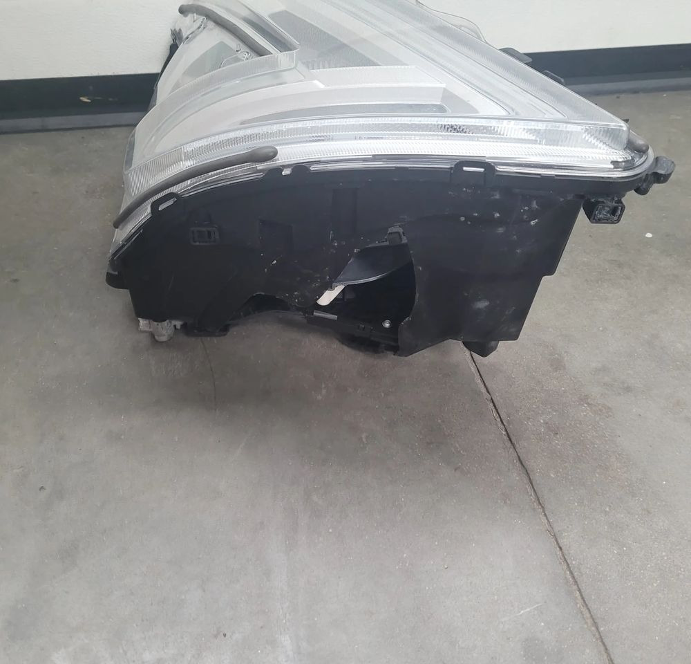 LAMPA LED VOLVO FH5 PRAWA OM 24056510 ORYGINAL CHWALIM116 - Светло/ Осветлување за Камион: слика 5 LAMPA LED VOLVO FH5 PRAWA OM 24056510 ORYGINAL CHWALIM116 - Светло/ Осветлување за Камион: слика 5