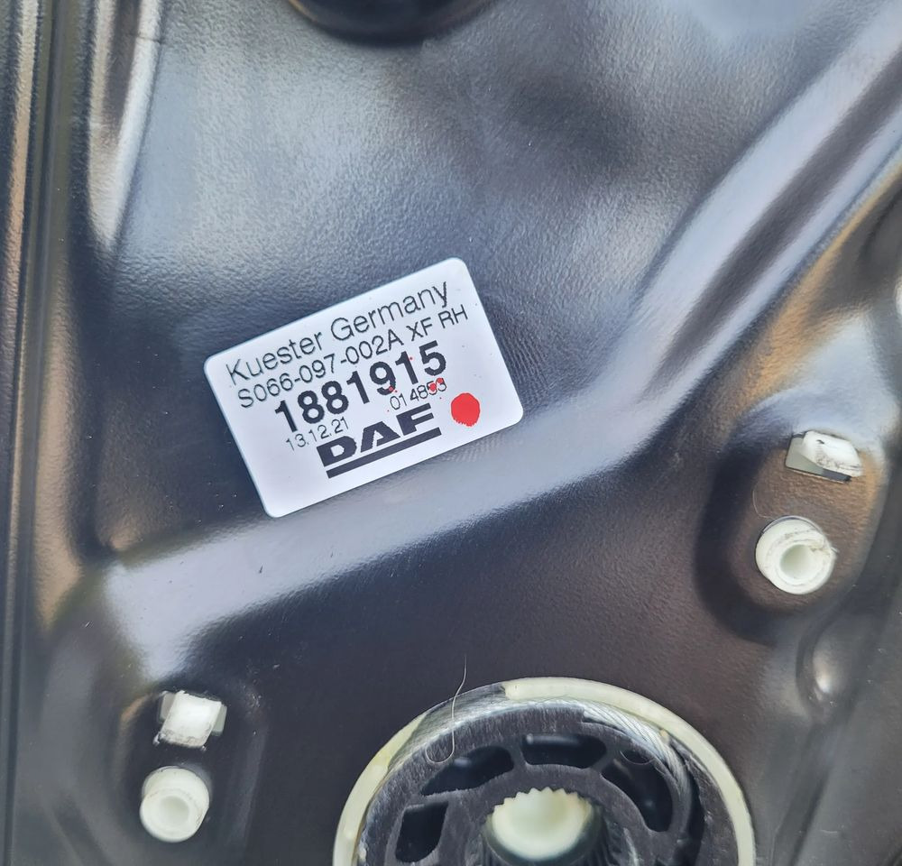 PODNOSNIK SZYBY RH DAF XF 106 OM 1881915 - Мотор за подигање на прозорец за Камион: слика 3 PODNOSNIK SZYBY RH DAF XF 106 OM 1881915 - Мотор за подигање на прозорец за Камион: слика 3