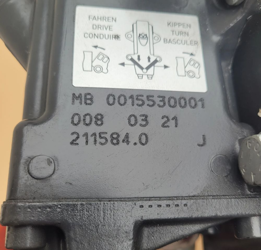 POMPKA PODNOSZENIA KABINY MERCEDES ATEGO NOWY ORYGINAŁ 0015530001 CHWALIM116 - Суспензија на кабината за Камион: слика 2 POMPKA PODNOSZENIA KABINY MERCEDES ATEGO NOWY ORYGINAŁ 0015530001 CHWALIM116 - Суспензија на кабината за Камион: слика 2