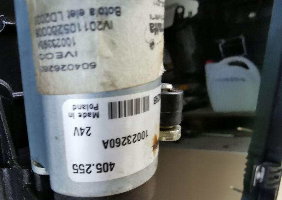 SZYBERDACH IVECO STRALIS TRAKKER EUROCARGO ELEKTRYTCZNY ORYGINAŁ - Каросерија и екстериер за Камион: слика 2 SZYBERDACH IVECO STRALIS TRAKKER EUROCARGO ELEKTRYTCZNY ORYGINAŁ - Каросерија и екстериер за Камион: слика 2