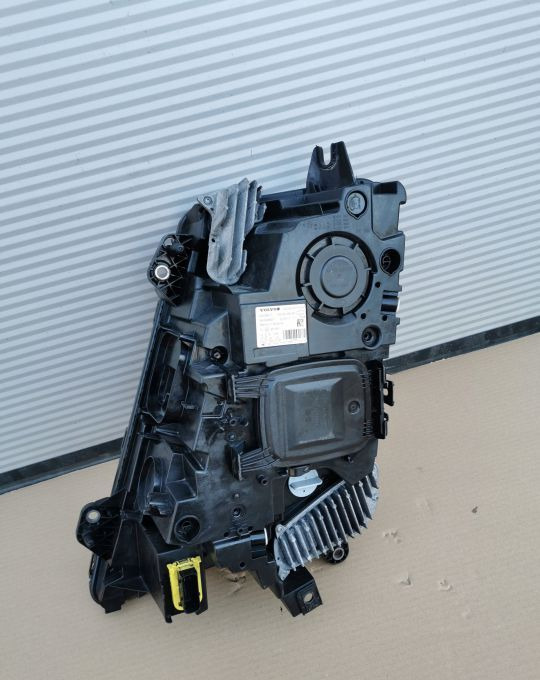 Volvo OE 22239217 reflektor lampa PRAWA ORYGINAL - Предни светла за Камион: слика 4 Volvo OE 22239217 reflektor lampa PRAWA ORYGINAL - Предни светла за Камион: слика 4