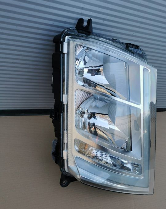 Volvo OE 22239217 reflektor lampa PRAWA ORYGINAL - Предни светла за Камион: слика 2 Volvo OE 22239217 reflektor lampa PRAWA ORYGINAL - Предни светла за Камион: слика 2