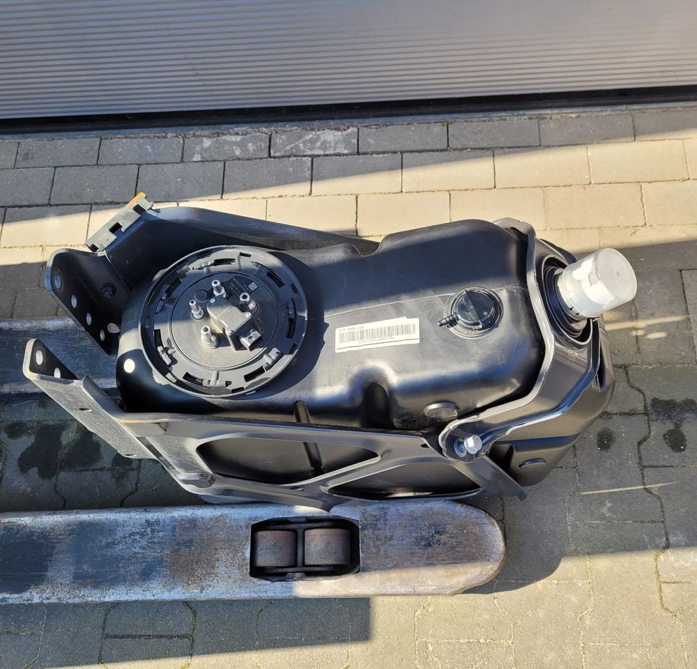 ZBIORNIK AB BLUE MERCRDES ACTROS MP4 MP5 ORYGINAŁ A9604705215/001 - AdBlue резервоар за Камион: слика 5 ZBIORNIK AB BLUE MERCRDES ACTROS MP4 MP5 ORYGINAŁ A9604705215/001 - AdBlue резервоар за Камион: слика 5