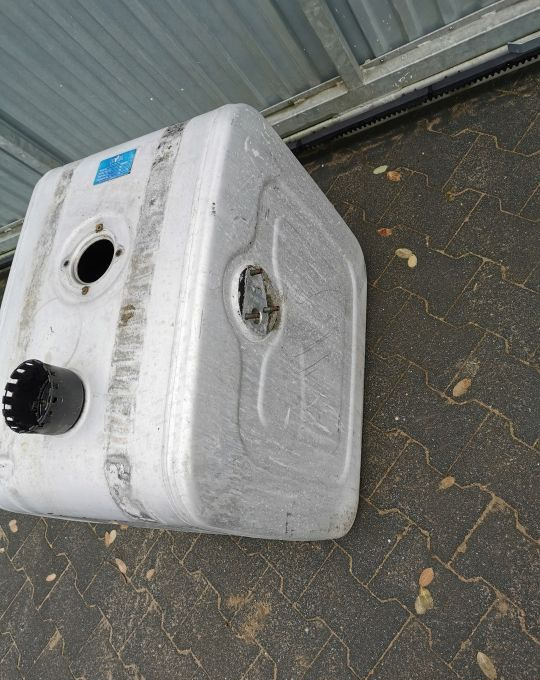 ZBIORNIK OLEJU HYVA OM 14018231 - Хидрауличен резервоар за Камион: слика 2 ZBIORNIK OLEJU HYVA OM 14018231 - Хидрауличен резервоар за Камион: слика 2