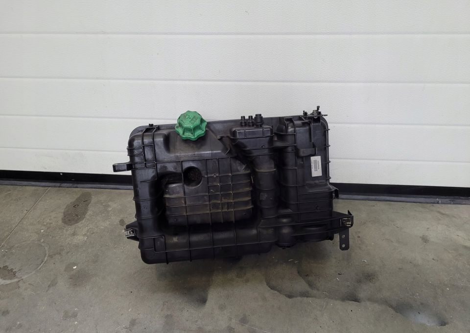 ZBIORNIK WYRÓWNAWCZY MERCEDES ACTROS A9605014203 - Експанзионен сад за Камион: слика 1 ZBIORNIK WYRÓWNAWCZY MERCEDES ACTROS A9605014203 - Експанзионен сад за Камион: слика 1