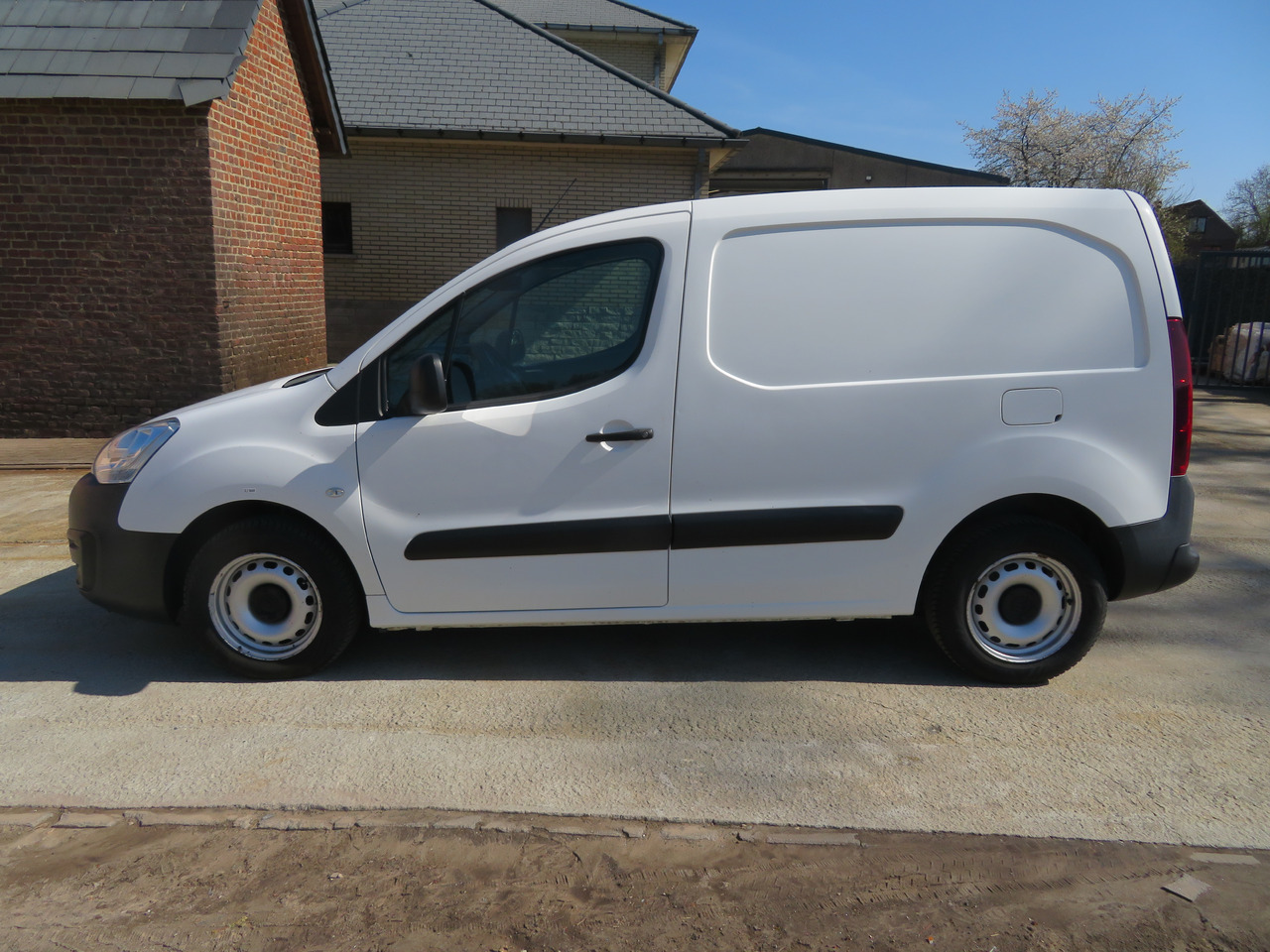 CITROËN Berlingo 1.6 BlueHDi CLUB - Товарно комбе: слика 4 CITROËN Berlingo 1.6 BlueHDi CLUB - Товарно комбе: слика 4
