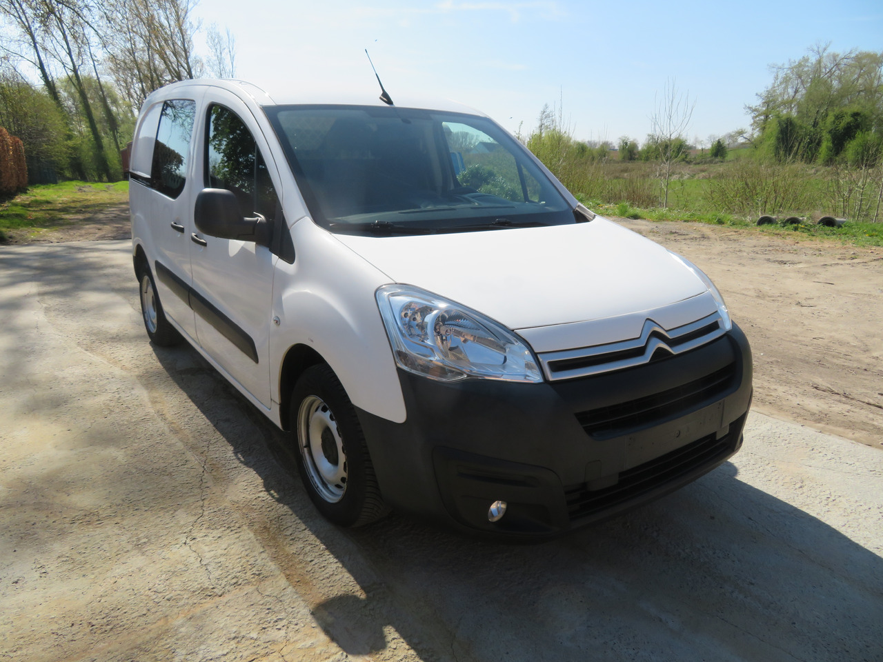 CITROËN Berlingo 1.6 BlueHDi CLUB - Товарно комбе: слика 1 CITROËN Berlingo 1.6 BlueHDi CLUB - Товарно комбе: слика 1