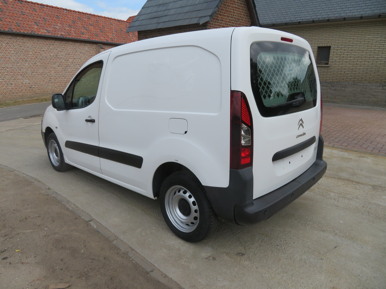 CITROËN Berlingo 1.6 BlueHDi CLUB - Товарно комбе: слика 5 CITROËN Berlingo 1.6 BlueHDi CLUB - Товарно комбе: слика 5