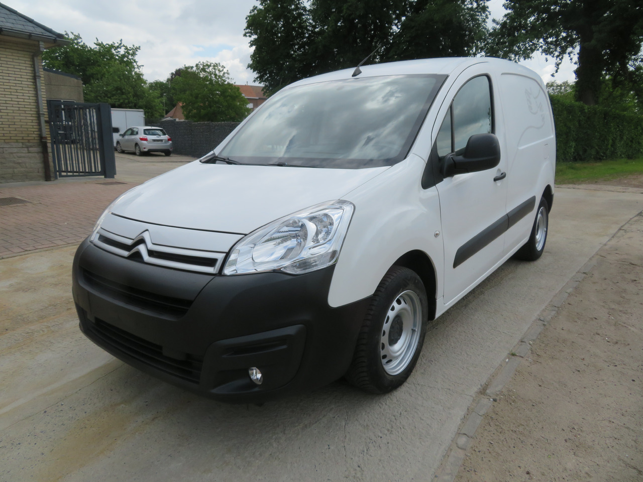 CITROËN Berlingo 1.6 BlueHDi CLUB - Товарно комбе: слика 3 CITROËN Berlingo 1.6 BlueHDi CLUB - Товарно комбе: слика 3
