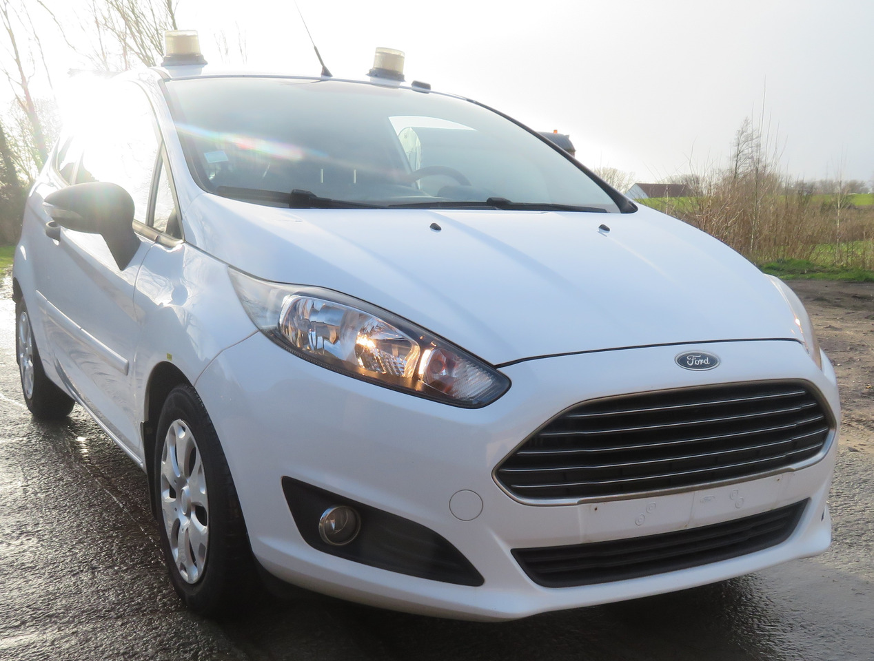 Ford Fiësta Van 1.5 - Мало комбе: слика 1 Ford Fiësta Van 1.5 - Мало комбе: слика 1
