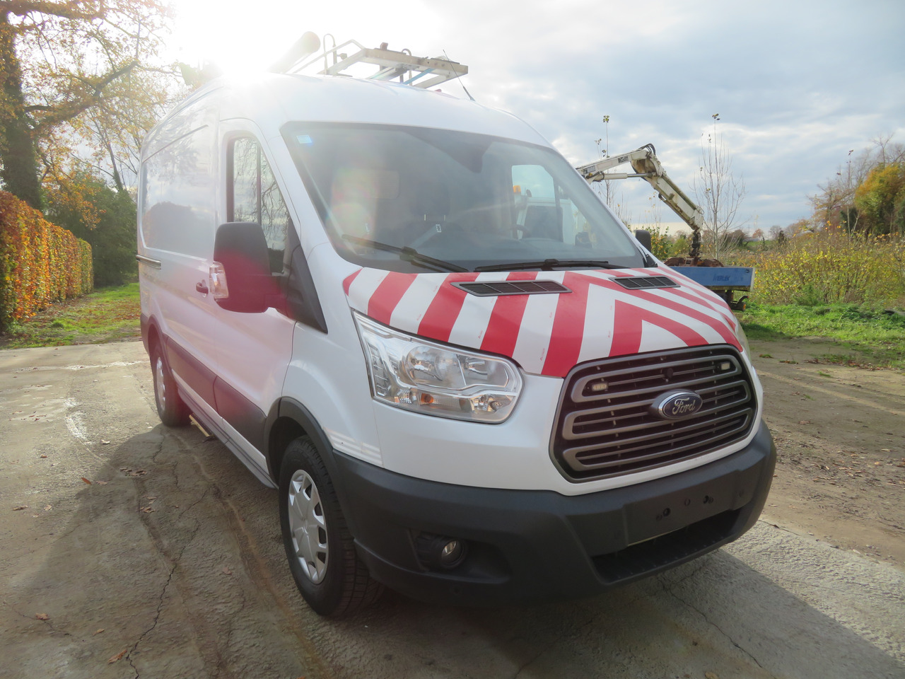 Ford Transit 2.0TDCi - L2H2 - Товарно комбе: слика 1 Ford Transit 2.0TDCi - L2H2 - Товарно комбе: слика 1