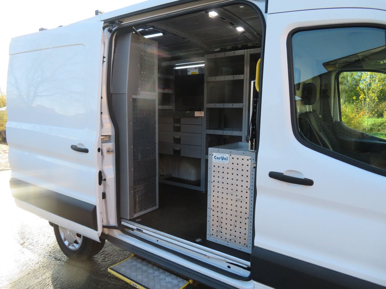 Товарно комбе Ford Transit 2.0TDCi L2H2: слика 9 Товарно комбе Ford Transit 2.0TDCi L2H2: слика 9