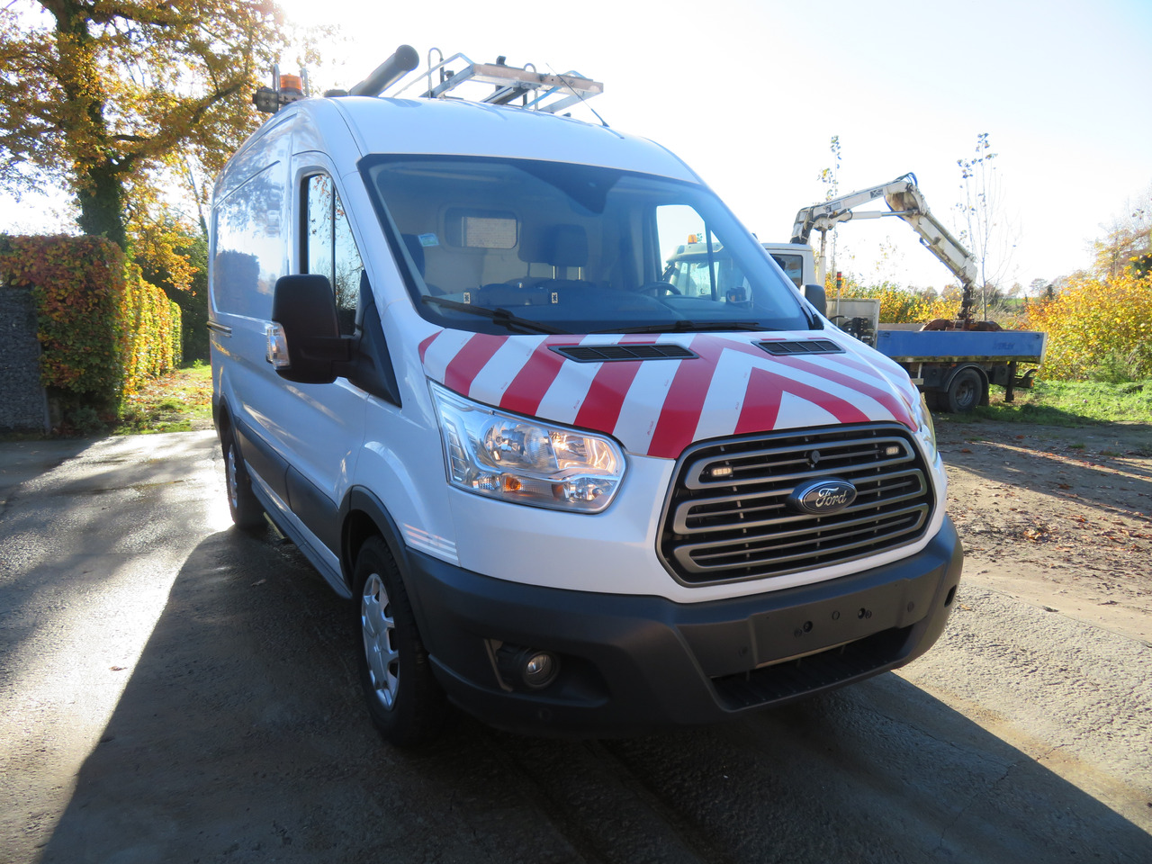 Ford Transit 2.0TDCi - L2H2 - Товарно комбе: слика 1 Ford Transit 2.0TDCi - L2H2 - Товарно комбе: слика 1