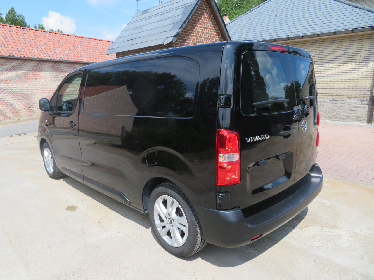 OPEL Vivaro Edition 2.0 Turbo - L2H1 - Мало комбе: слика 5 OPEL Vivaro Edition 2.0 Turbo - L2H1 - Мало комбе: слика 5