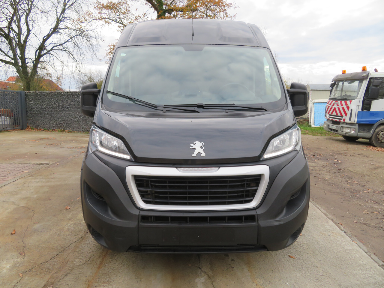 Peugeot Boxer 2.2 BlueHDI L1H2 premium - Мало комбе: слика 2 Peugeot Boxer 2.2 BlueHDI L1H2 premium - Мало комбе: слика 2