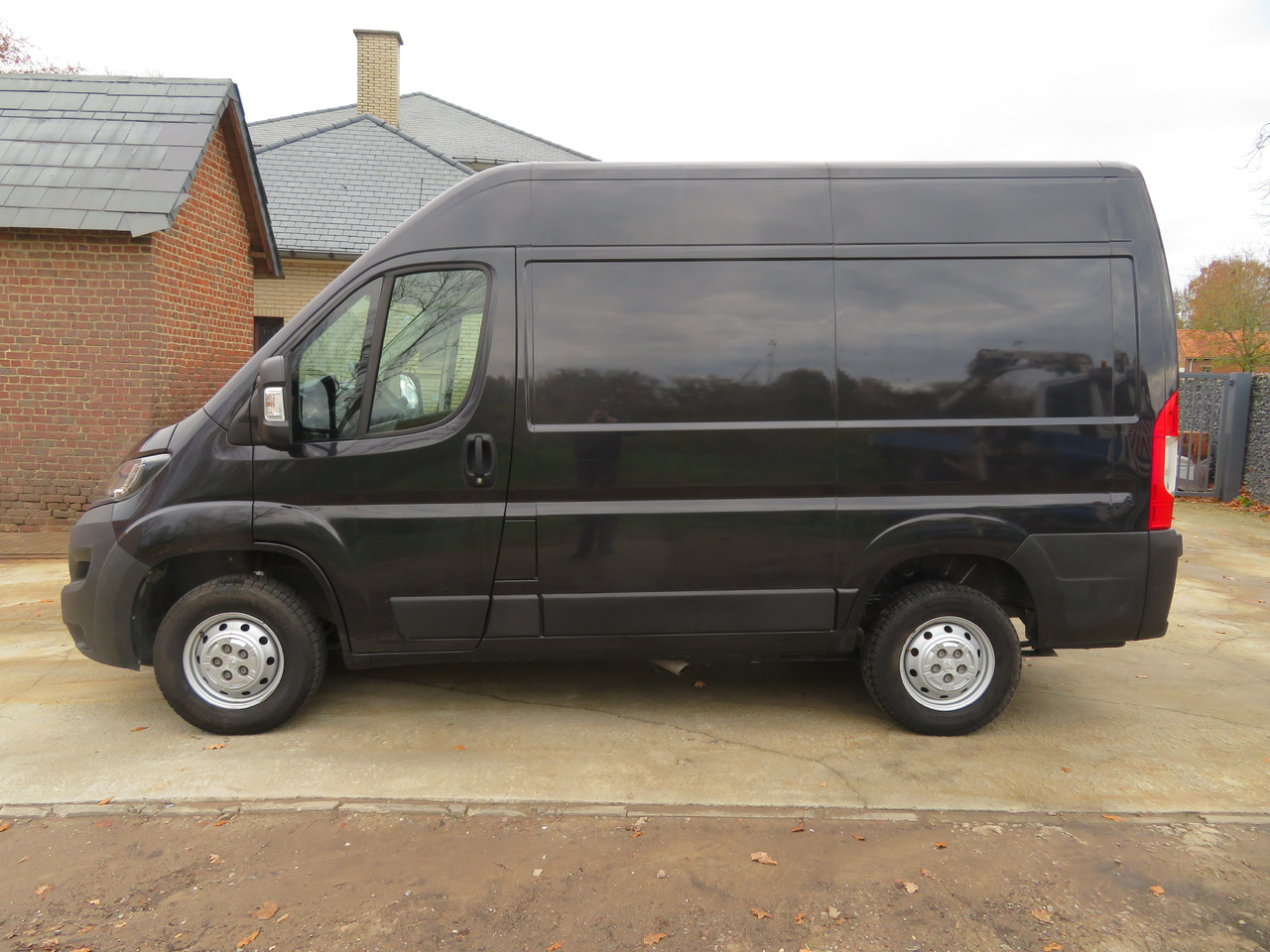 Peugeot Boxer 2.2 BlueHDI L1H2 premium - Мало комбе: слика 4 Peugeot Boxer 2.2 BlueHDI L1H2 premium - Мало комбе: слика 4