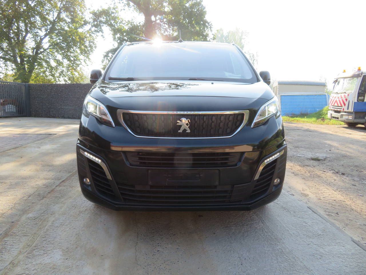 Peugeot Expert 2.0 BlueHDi - L3 - Automaat - Товарно комбе: слика 2 Peugeot Expert 2.0 BlueHDi - L3 - Automaat - Товарно комбе: слика 2
