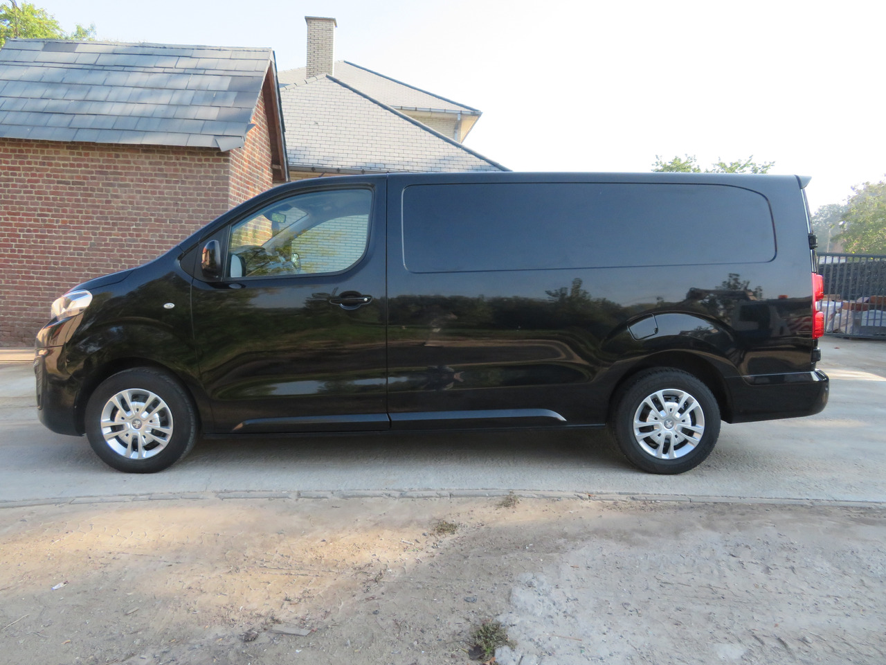 Peugeot Expert 2.0 BlueHDi - L3 - Automaat - Товарно комбе: слика 4 Peugeot Expert 2.0 BlueHDi - L3 - Automaat - Товарно комбе: слика 4