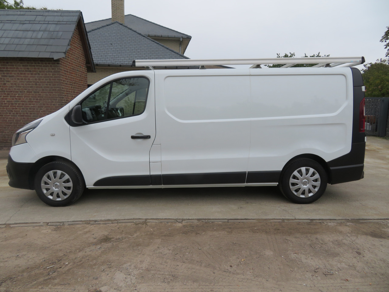 Renault Trafic 1.6dCi Grand Confort - L2H1 - Мало комбе: слика 4 Renault Trafic 1.6dCi Grand Confort - L2H1 - Мало комбе: слика 4