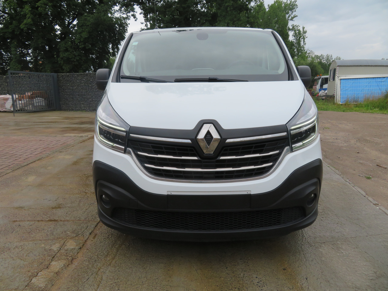 Renault Trafic 2.0dCi Grand Confort - L2H1 - Мало комбе: слика 2 Renault Trafic 2.0dCi Grand Confort - L2H1 - Мало комбе: слика 2