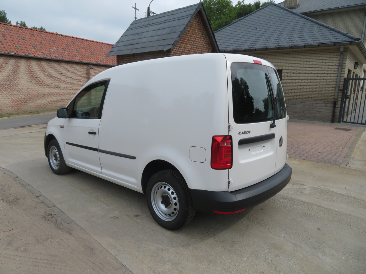 VOLKSWAGEN Caddy 2.0 TDi - Мало комбе: слика 5 VOLKSWAGEN Caddy 2.0 TDi - Мало комбе: слика 5