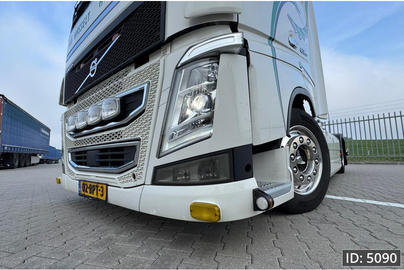 Volvo FH 460 Globetrotter XL, Euro 6, Mega / Like new! / Special interior / Standklima / 2 Tanks - Камион влекач: слика 5 Volvo FH 460 Globetrotter XL, Euro 6, Mega / Like new! / Special interior / Standklima / 2 Tanks - Камион влекач: слика 5