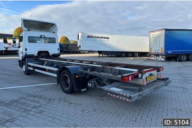 Mercedes-Benz Atego 1318 Day Cab, Euro 6, / BDF / DHOLLANDIA 2000KG - Транспортер на контејнер/ Камион со променливо тело: слика 2 Mercedes-Benz Atego 1318 Day Cab, Euro 6, / BDF / DHOLLANDIA 2000KG - Транспортер на контејнер/ Камион со променливо тело: слика 2