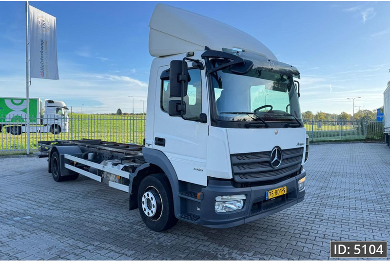 Mercedes-Benz Atego 1318 Day Cab, Euro 6, / BDF / DHOLLANDIA 2000KG - Транспортер на контејнер/ Камион со променливо тело: слика 5 Mercedes-Benz Atego 1318 Day Cab, Euro 6, / BDF / DHOLLANDIA 2000KG - Транспортер на контејнер/ Камион со променливо тело: слика 5