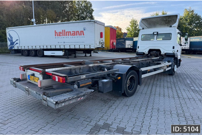 Mercedes-Benz Atego 1318 Day Cab, Euro 6, / BDF / DHOLLANDIA 2000KG - Транспортер на контејнер/ Камион со променливо тело: слика 3 Mercedes-Benz Atego 1318 Day Cab, Euro 6, / BDF / DHOLLANDIA 2000KG - Транспортер на контејнер/ Камион со променливо тело: слика 3