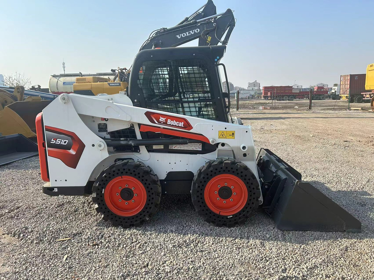 BOBCAT S510 Skid Steer Loader - Компактен натоварувач: слика 1 BOBCAT S510 Skid Steer Loader - Компактен натоварувач: слика 1