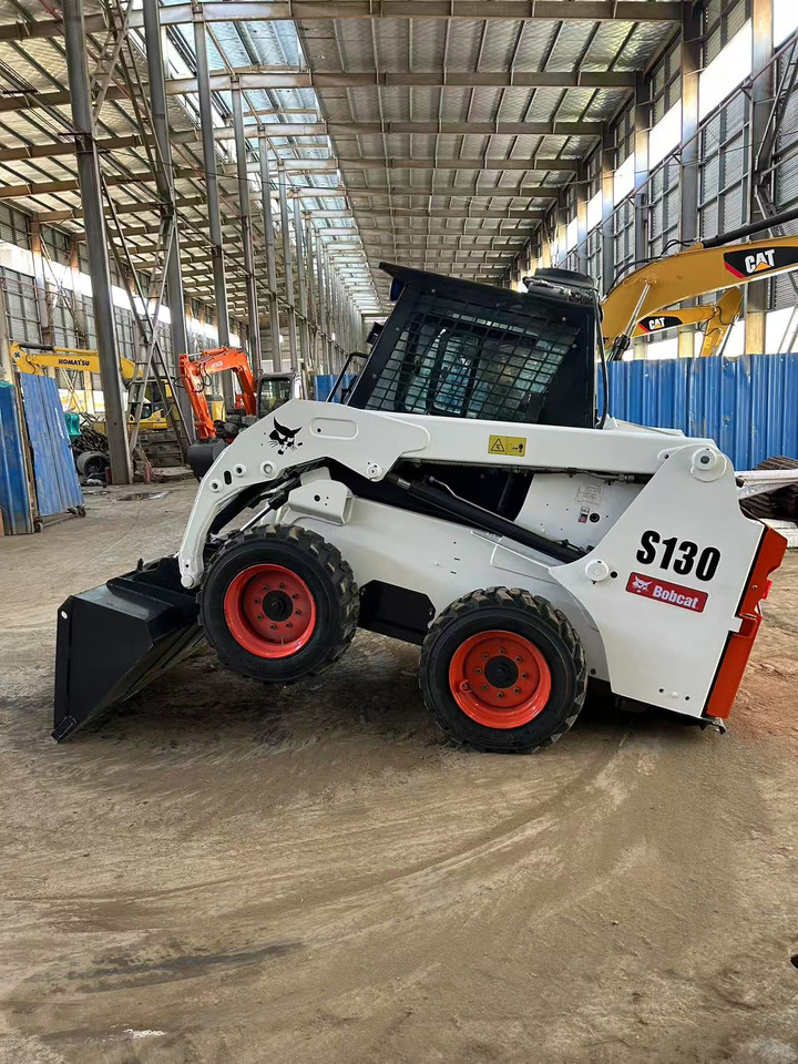 BOBCAT Skid Steer Loader S130 - Компактен натоварувач: слика 5 BOBCAT Skid Steer Loader S130 - Компактен натоварувач: слика 5