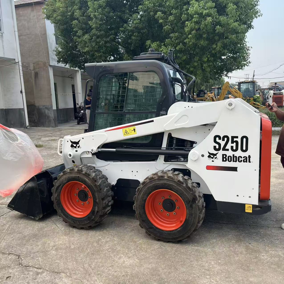BOBCAT Skid Steer Loader S250 New Condition Hours True - Компактен натоварувач: слика 3 BOBCAT Skid Steer Loader S250 New Condition Hours True - Компактен натоварувач: слика 3