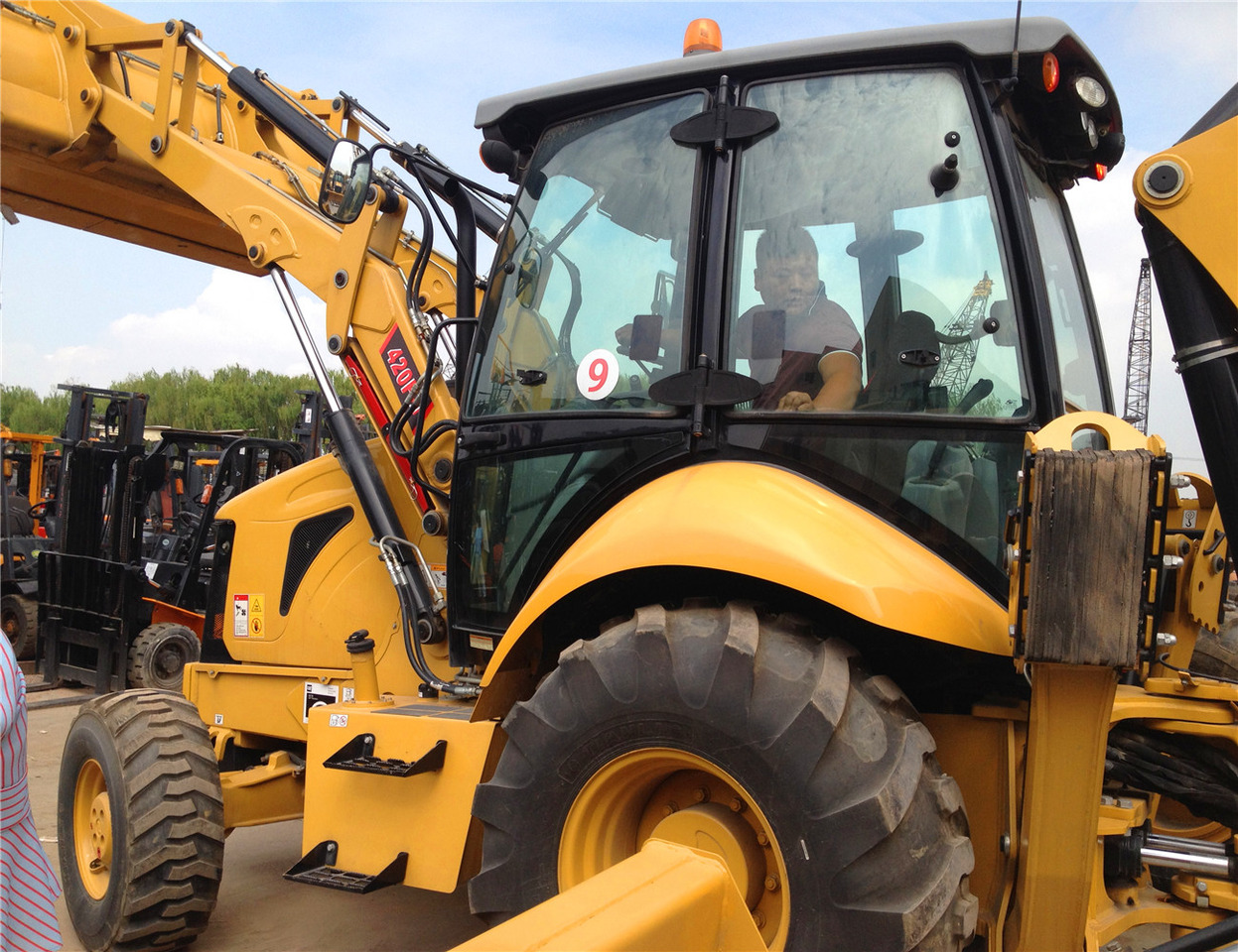 CAT 420F Backhoe Loader - Ровокопач: слика 1 CAT 420F Backhoe Loader - Ровокопач: слика 1