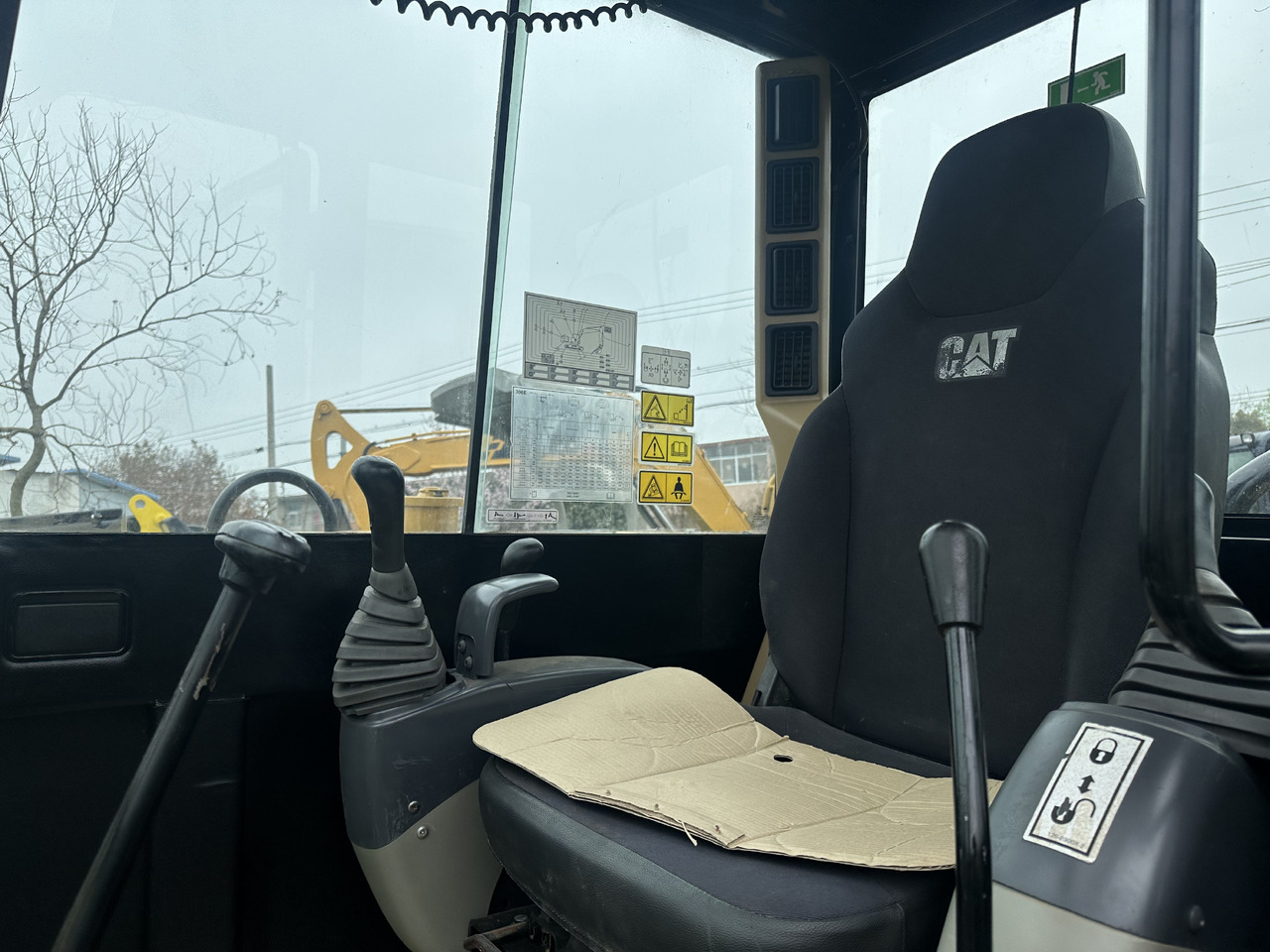 CAT Mini Excavator 306 Click for Discount - Мини багер: слика 2 CAT Mini Excavator 306 Click for Discount - Мини багер: слика 2