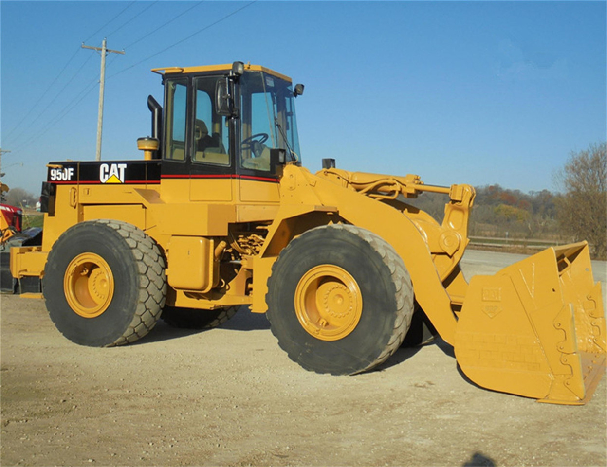 CATERPILLAR Skid Steer Loader 950F - Компактен натоварувач: слика 2 CATERPILLAR Skid Steer Loader 950F - Компактен натоварувач: слика 2