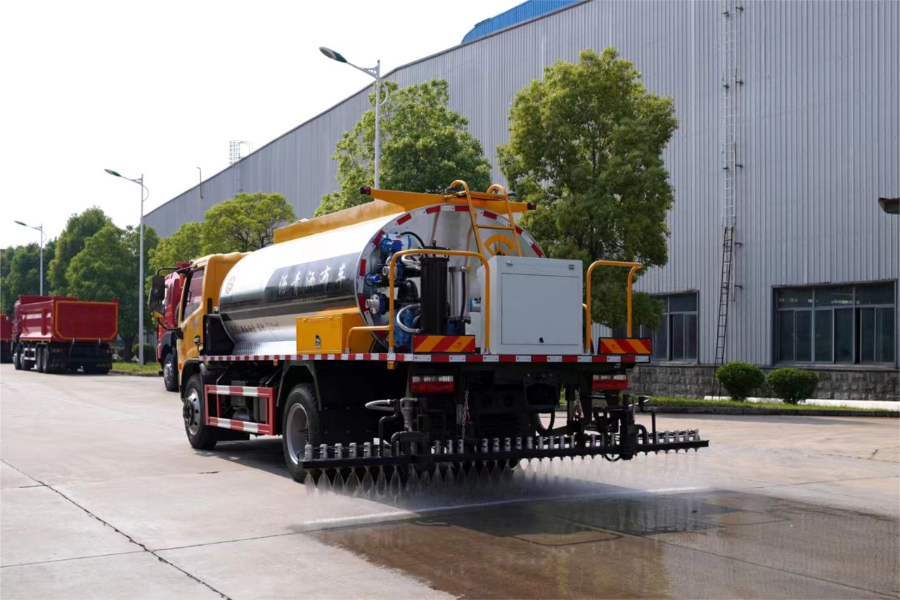 DONGFENG Asphalt Spreader - Прскалка за битуменска емулзија: слика 4 DONGFENG Asphalt Spreader - Прскалка за битуменска емулзија: слика 4