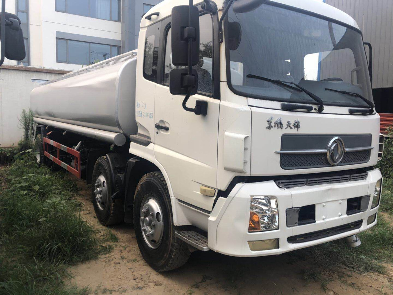 DONGFENG fuel tanker CLICK HERE FOR DISCOUNT - Камион цистерна: слика 1 DONGFENG fuel tanker CLICK HERE FOR DISCOUNT - Камион цистерна: слика 1