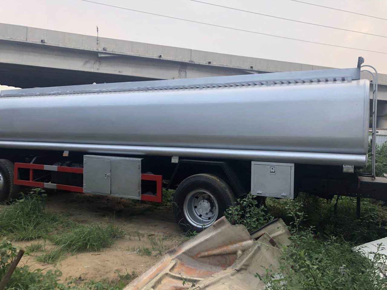 DONGFENG fuel tanker CLICK HERE FOR DISCOUNT - Камион цистерна: слика 5 DONGFENG fuel tanker CLICK HERE FOR DISCOUNT - Камион цистерна: слика 5